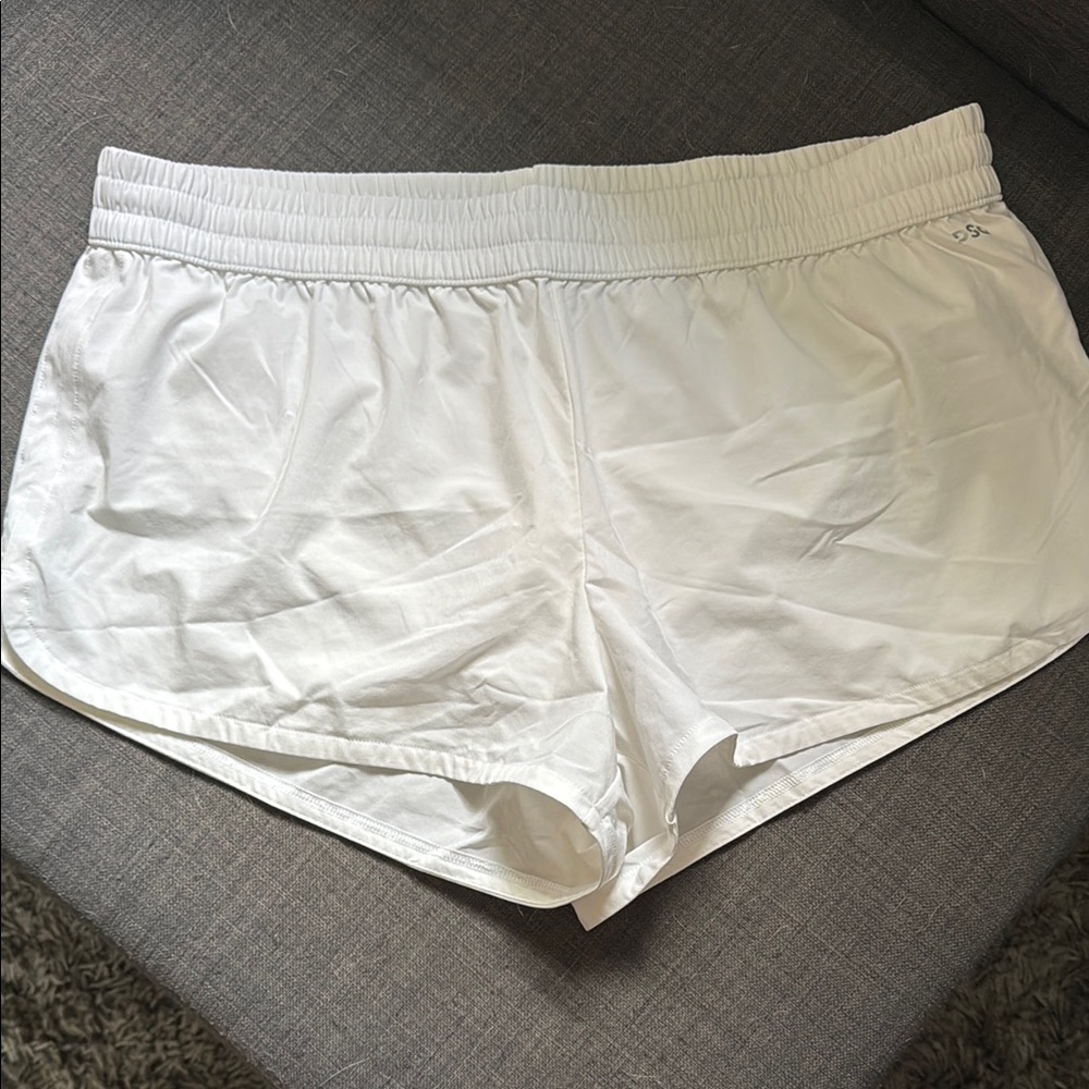 Women’s DSG stride Shorts white sz XL